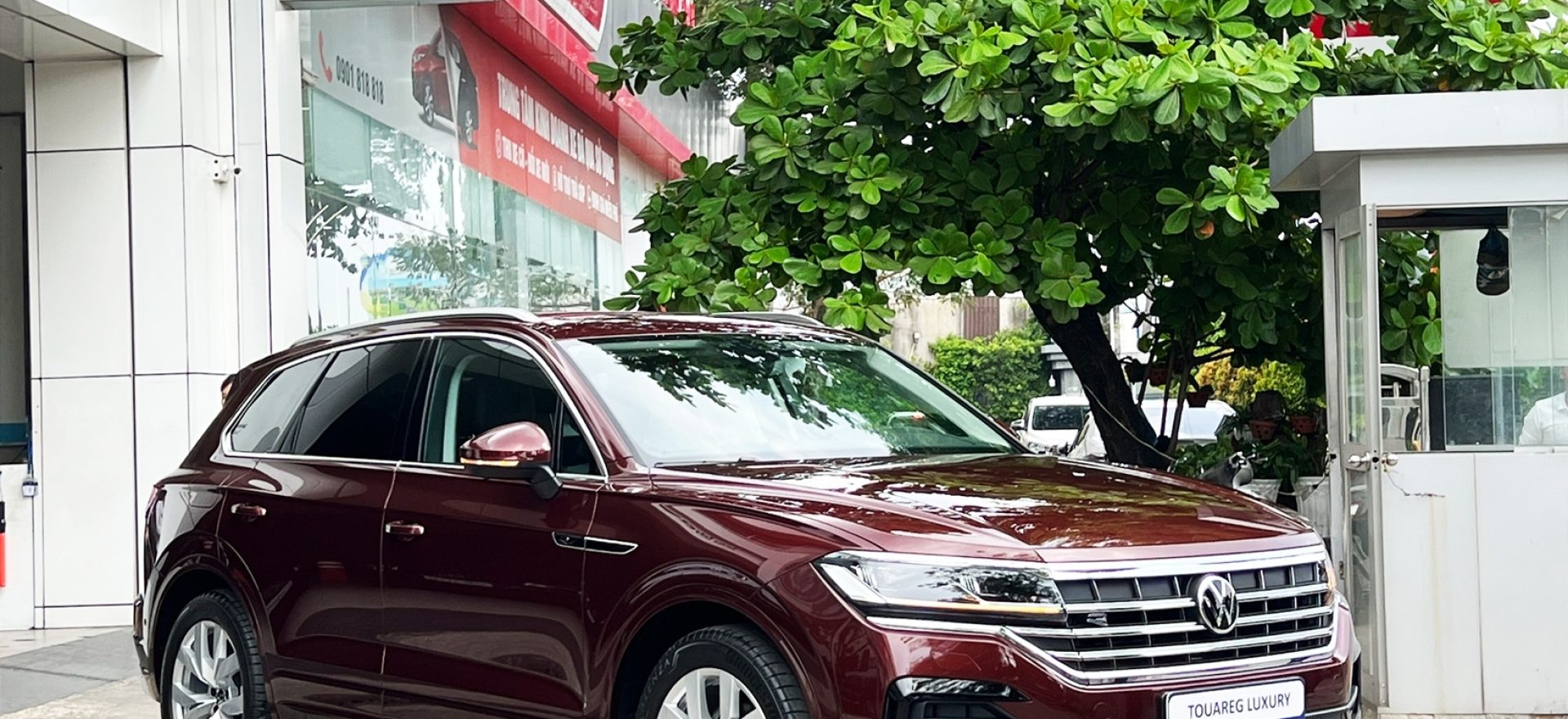 ngoai-that-volkswagen-touareg-luxury-2023-mau-do-malbec